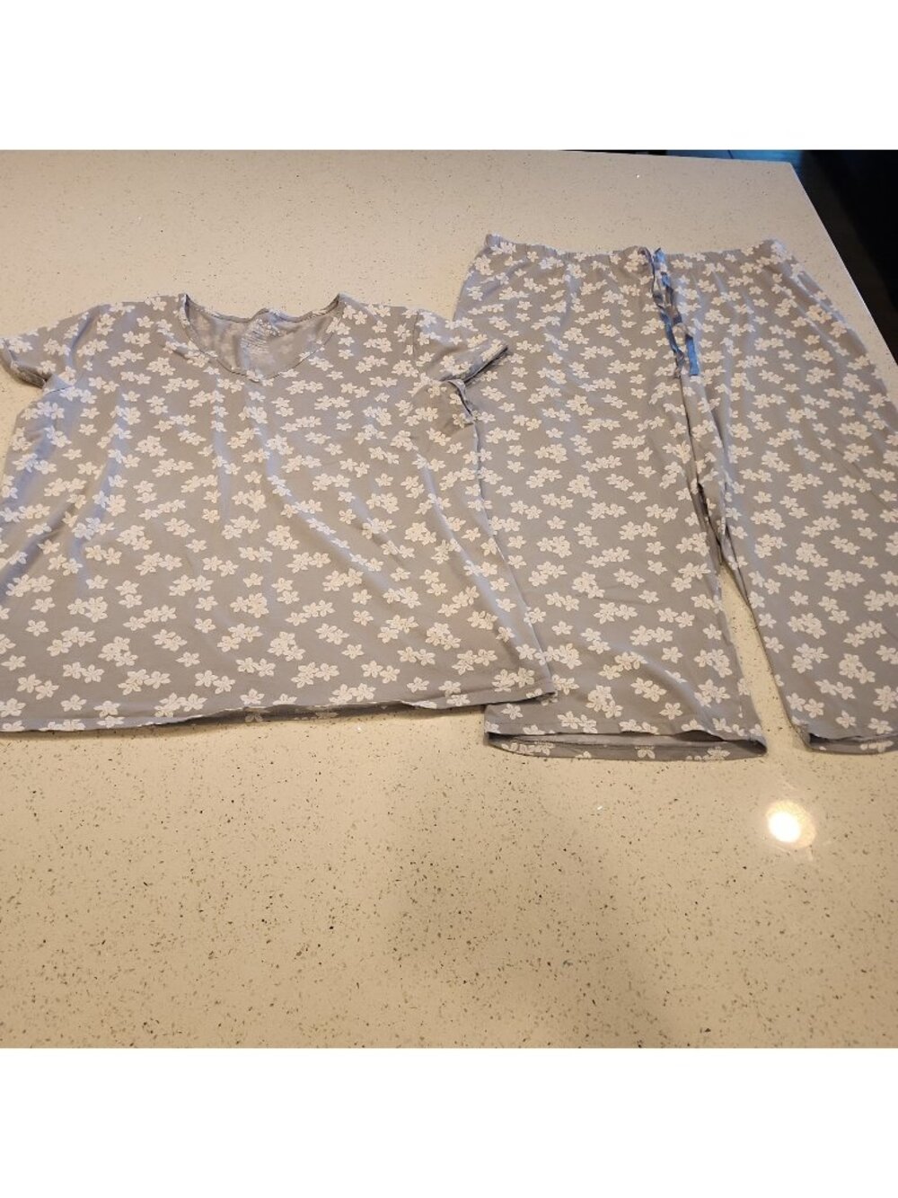 croft and barrow XL Pajama Set Gray Flowers Cotton Lounge Top Capri Pants